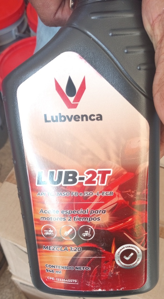 LUB-2T  Aceite especial para motores de 2 tiempos. Mezcla 1:20. 946mL