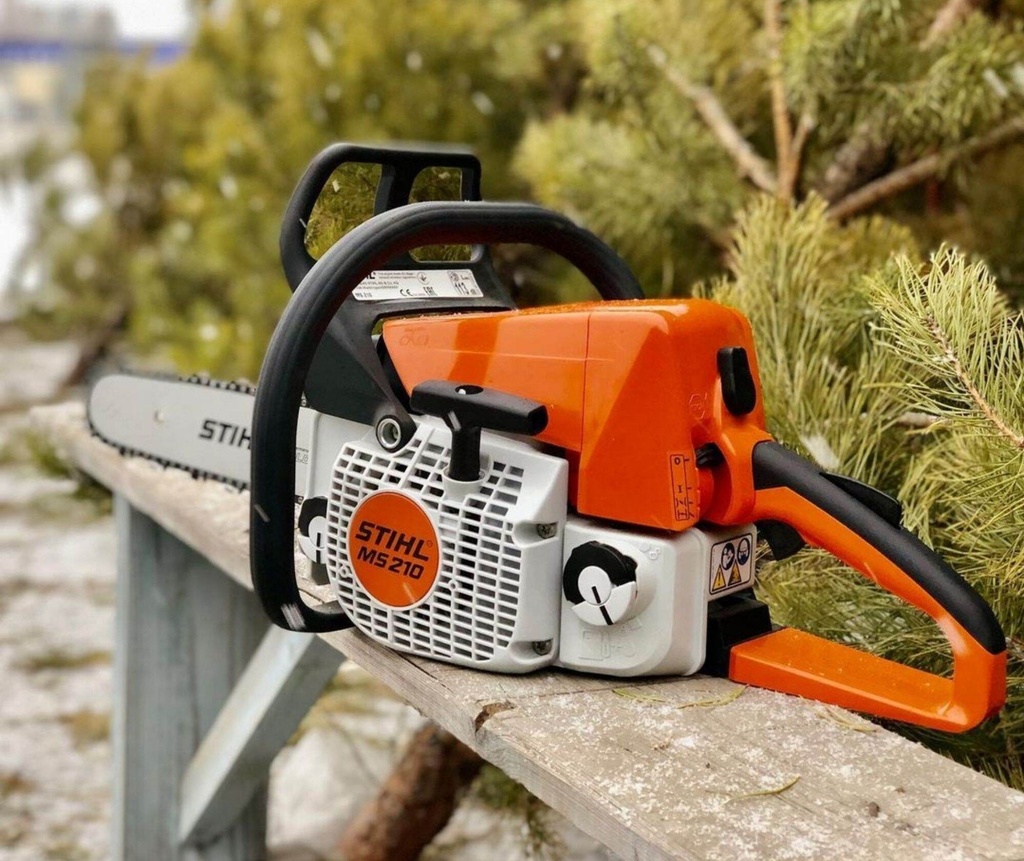 STIHL MS-210 Chainsaw. 18" Bar